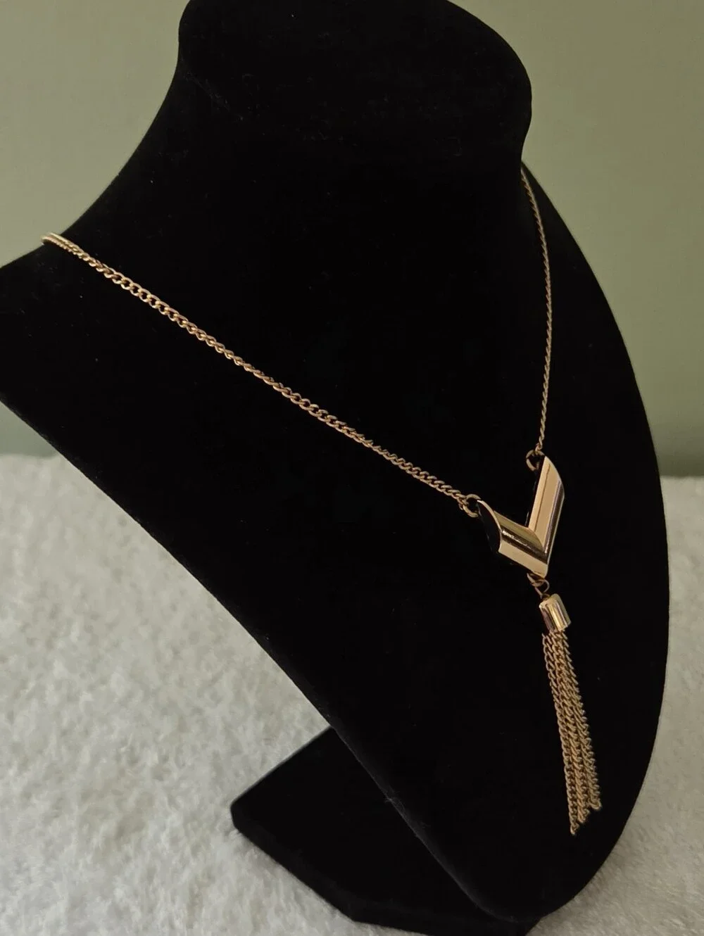 Vintage Gold Tone Chevron Tassel Fringe Pendant Necklace 18